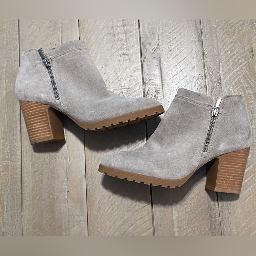 Lucky Brand Gray Chelsea Boots l Zipper Chunky Suede Boots Size 8M